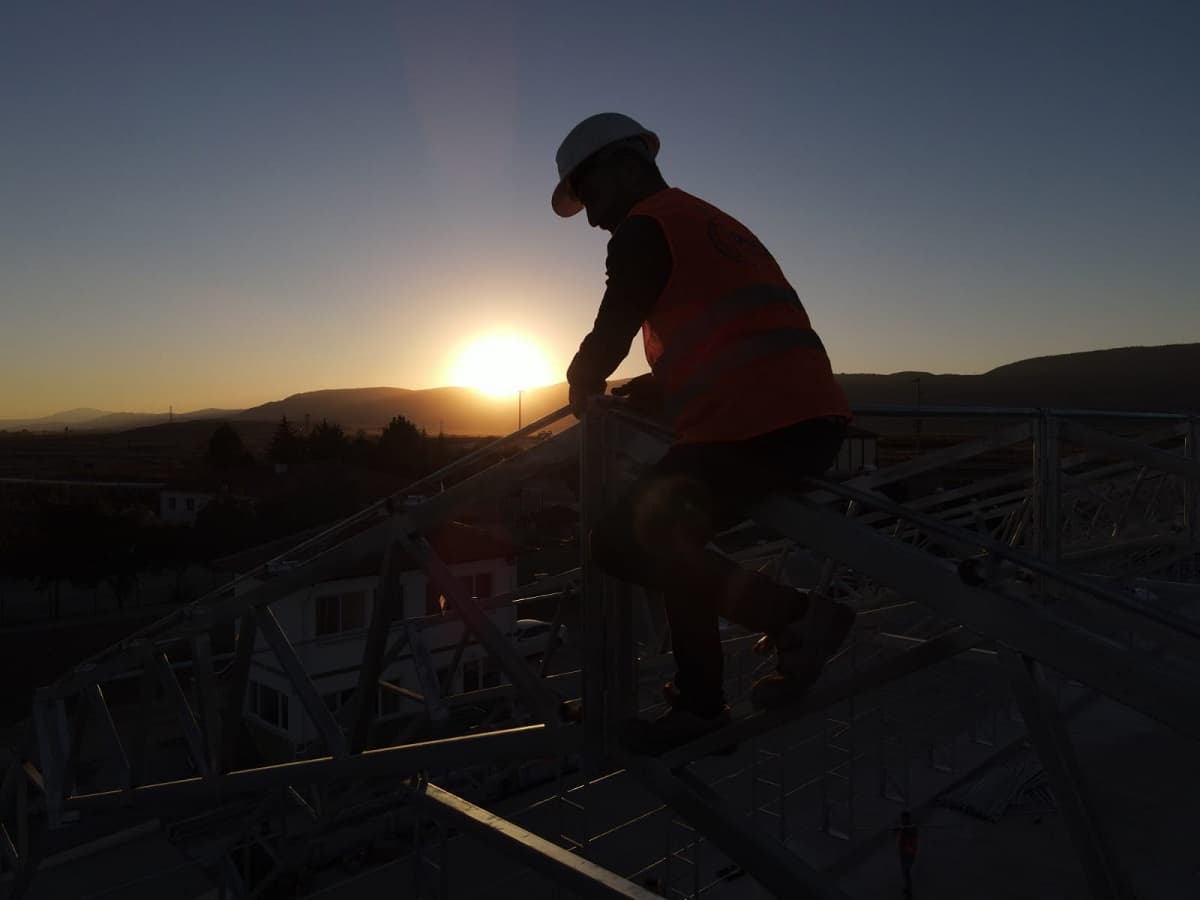 Să Construim
Împreună — Varol Tent România